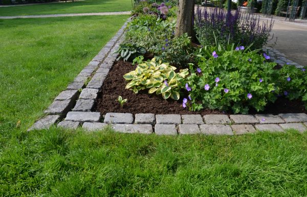 Flower Bed Mulching in Glen Burnie